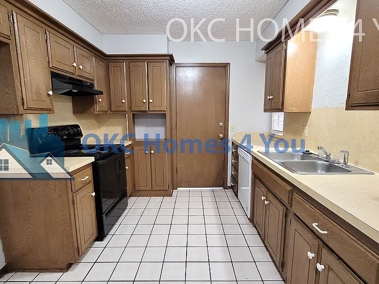 7020 Woodlake Dr — Photo 9