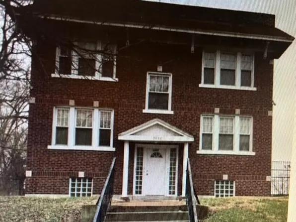 5882 Page Blvd, Saint Louis, MO 63112