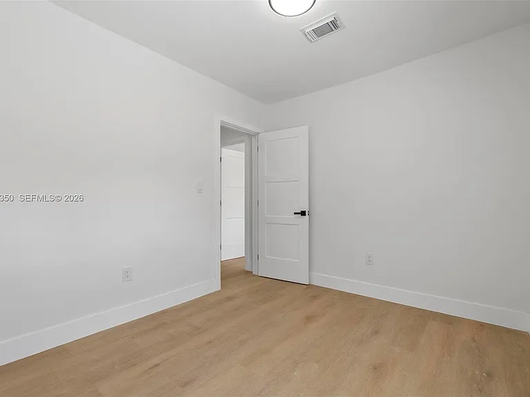 1060 NW 35th Ct — Photo 5