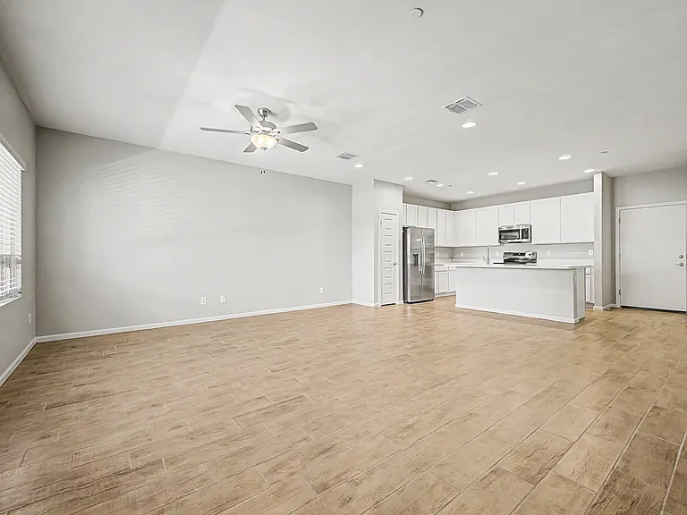 733 E Commonwealth Ave #27 — Photo 2
