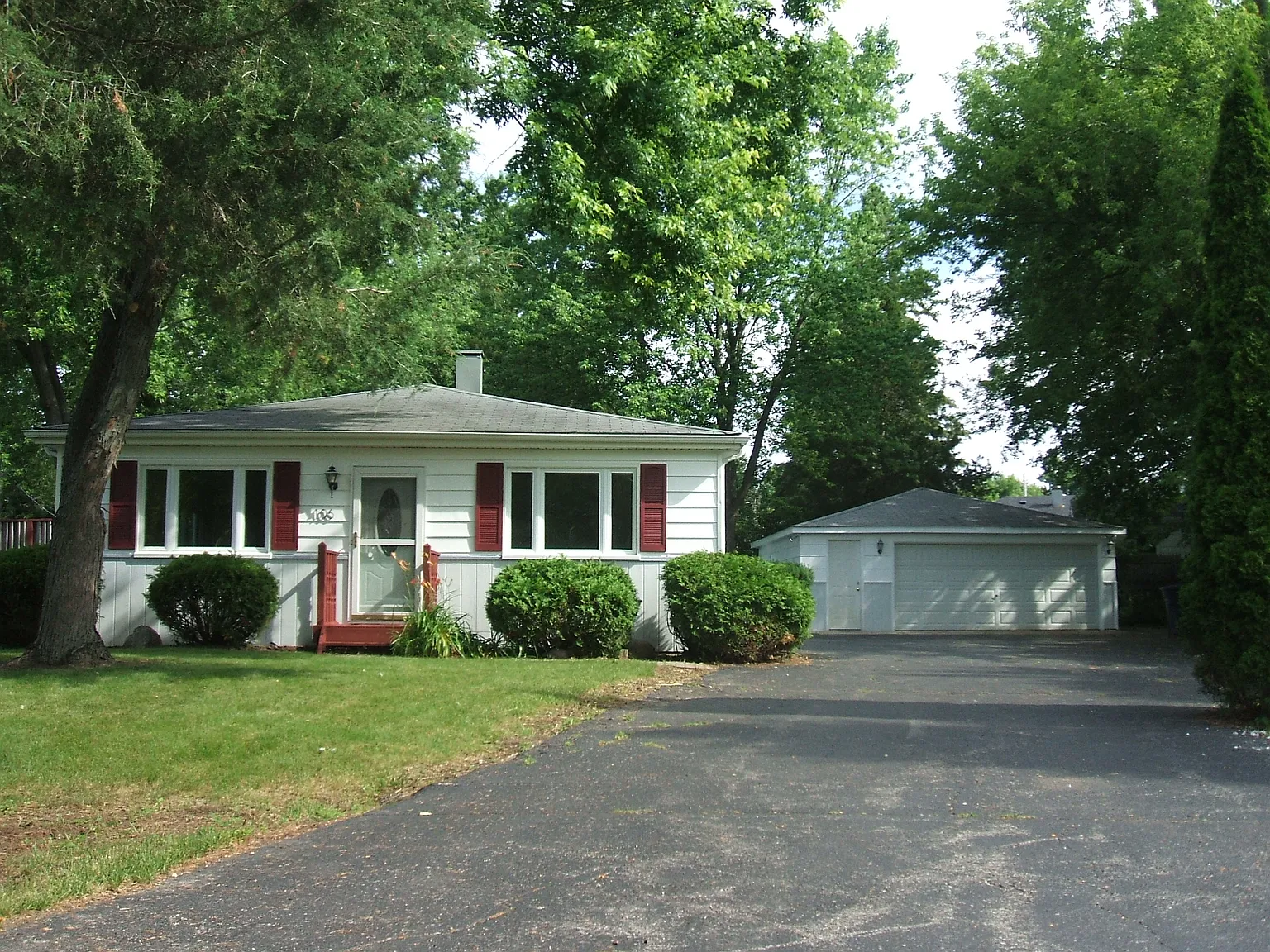 106 Lake Ct photo 1