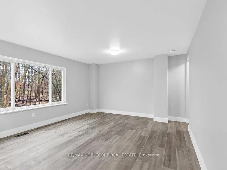 59 Scott Cres #LOWER — Photo 10
