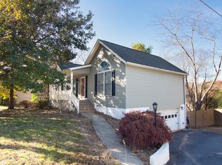 14 Lakewood Rd, Hendersonville, NC 28792