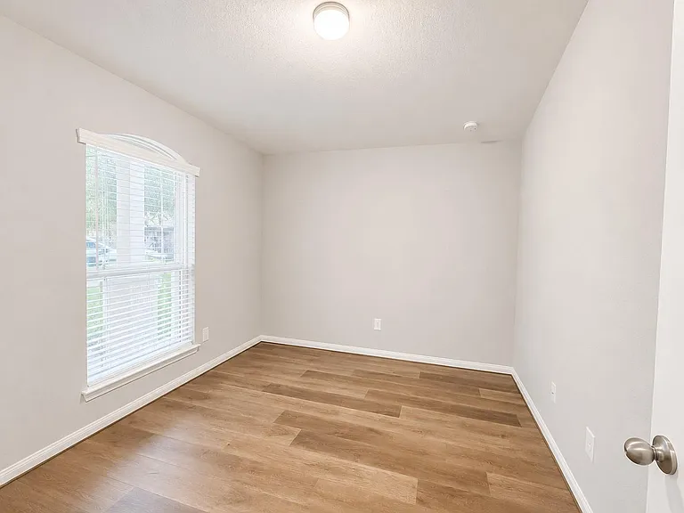2310 Corry Crest Cir — Photo 15