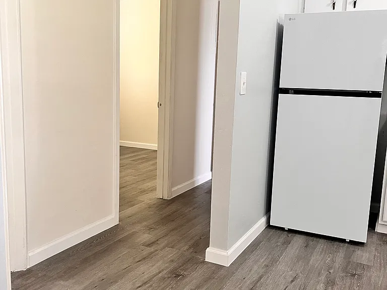 384 Avenue N SW #3 — Photo 2