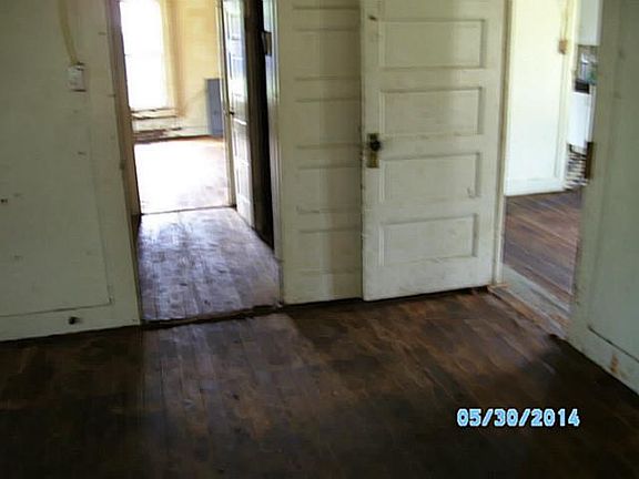 2nd image of 2010 Railroad Ave