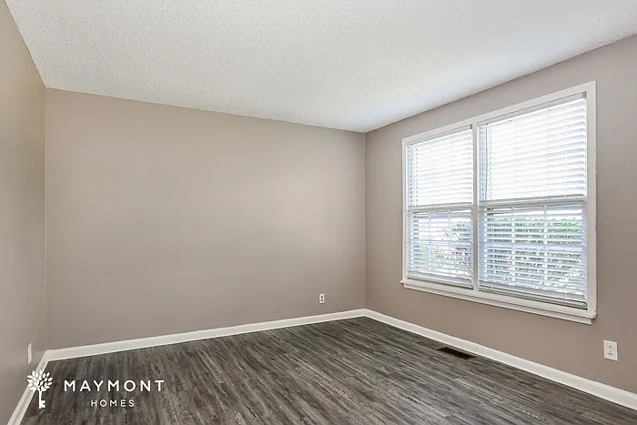 3 bed, 1.5 bath, 1025 sqft, $1,395 — Photo 3