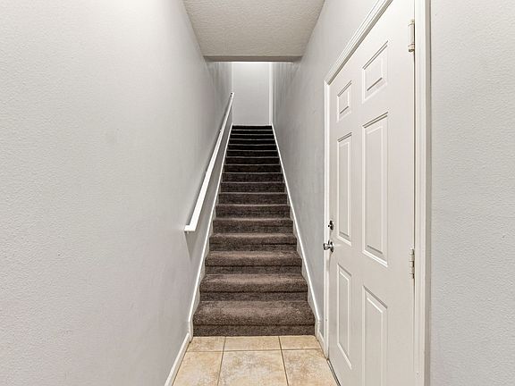 3rd image of 10436 Villa View Cir