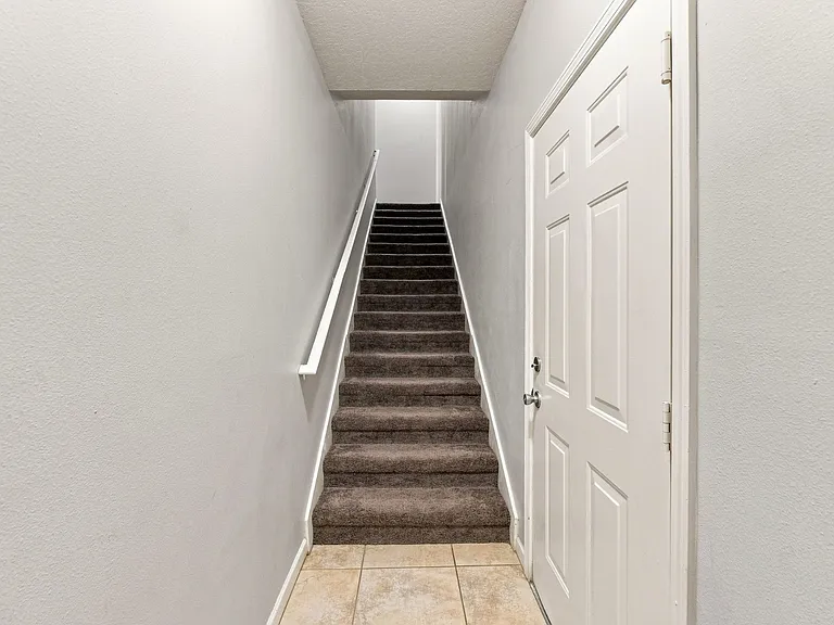 10436 Villa View Cir — Photo 3