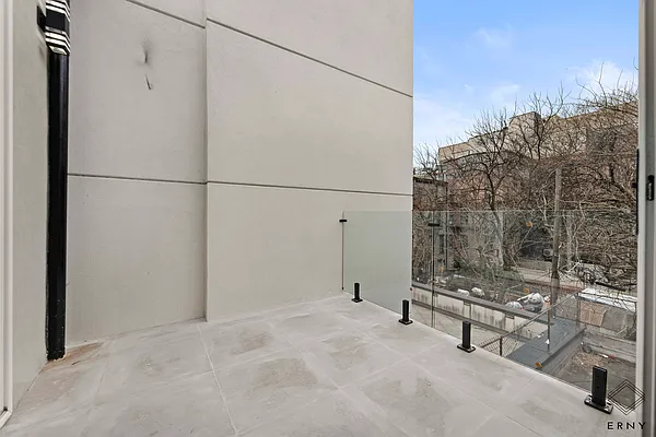 Rented by ERNY LLC | media 8