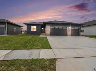 129 Caulfield St, Harrisburg, SD 57032