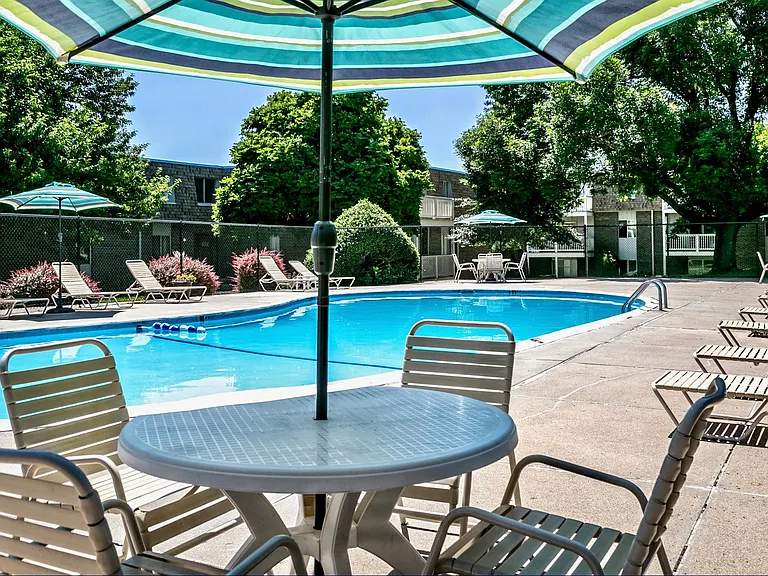 Chateau Bellevue — Photo 9