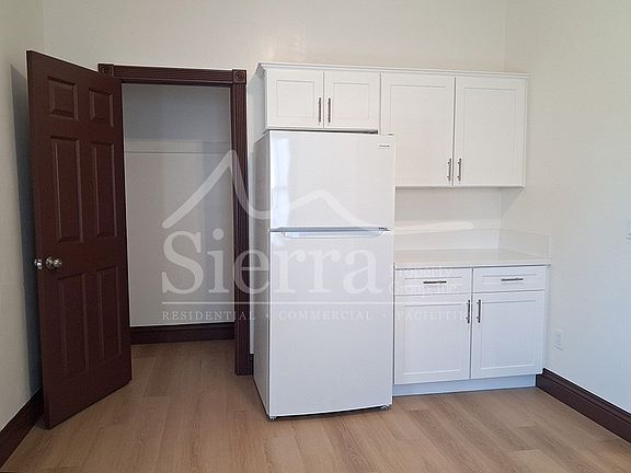 5th image of 1219 De La Vina St APT 3