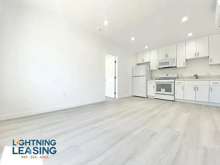 1669 West Blvd — Photo 1