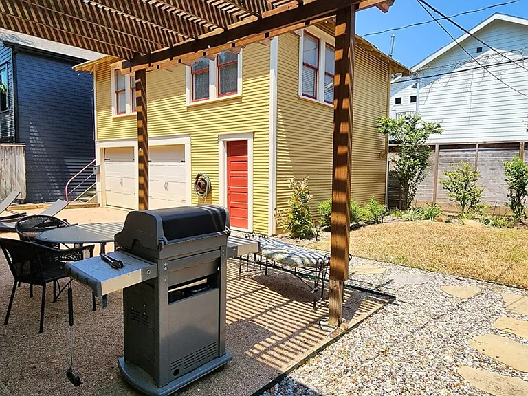 E 11th 1/2 St — Photo 24