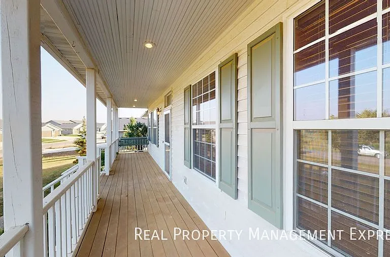 305 E Pine Lake Dr — Photo 6