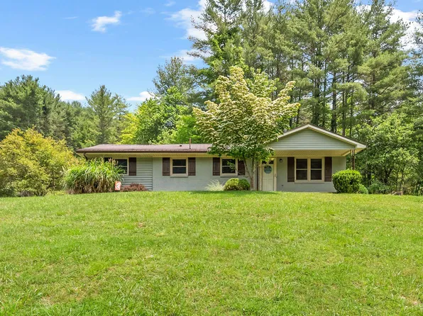 2866 White Rock Rd NW, Radford, VA 24141