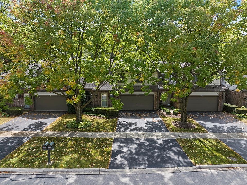 1st image of 23W501 Green Trails Dr