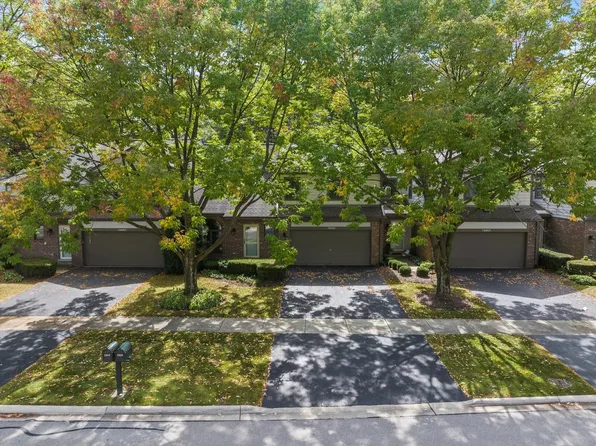 23W501 Green Trails Dr, Naperville, IL 60540