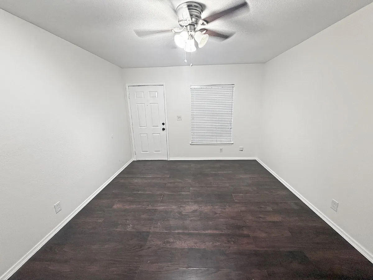 Building Photo - 5215 Village Hvn
