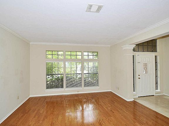 See Virtual Tour of this nice open area.