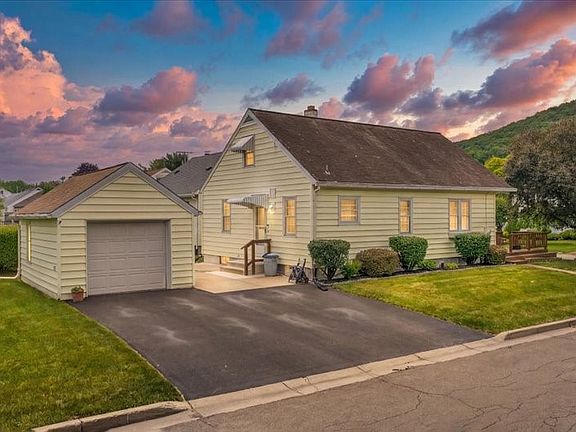 3rd image of 814 Morlando Dr
