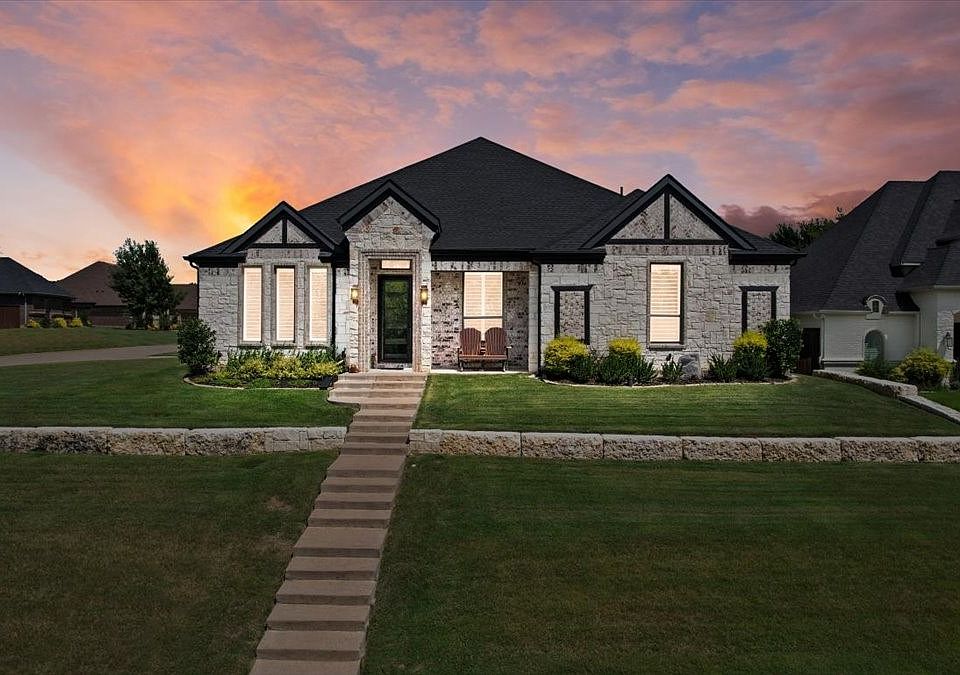 1st image of 906 Waterloo Lake Dr