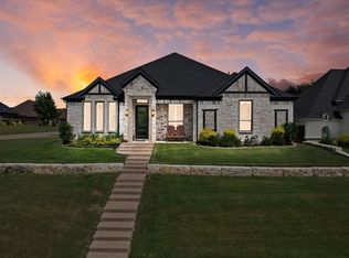 906 Waterloo Lake Dr, Denison, TX 75020