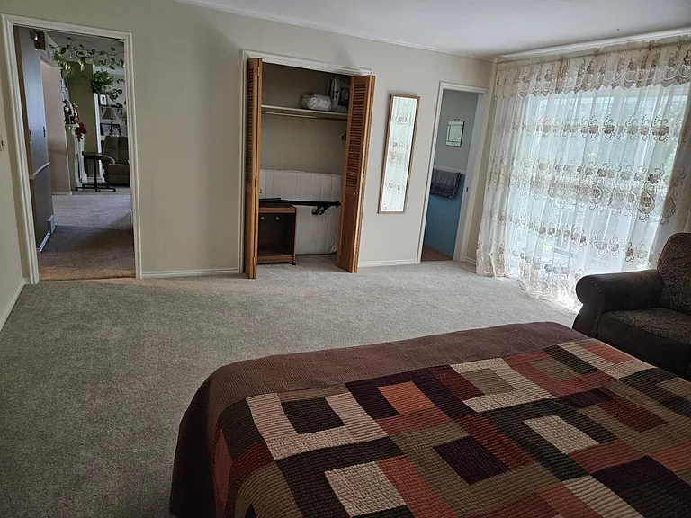 1465 E Spring Ln — Photo 14