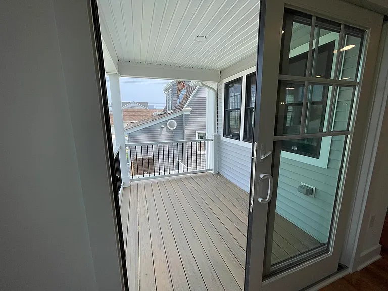 303 Forman Ave — Photo 11