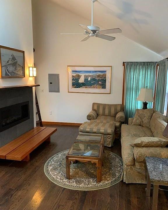2nd image of 236 Washington St APT 3