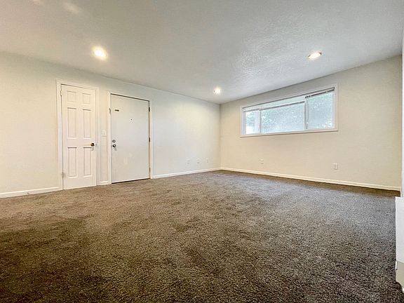 4th image of 405-409 E Woodlawn Ave #409-2