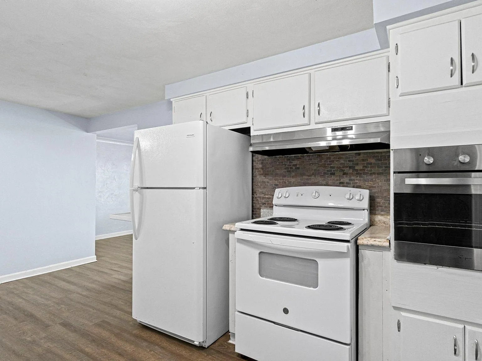 1502 W Dupont Rd — Photo 4