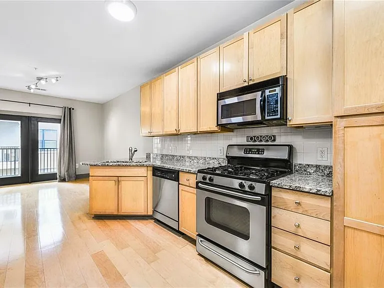 799 Hammond Dr #306 — Photo 7