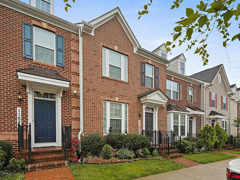 11675 Emerald Green Dr — Photo 32