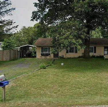 2 bed, 900 sqft, $1,050 — Photo 1