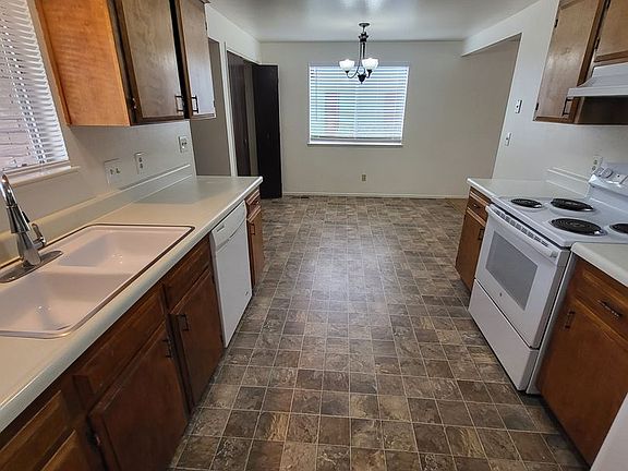2nd image of 1704 Pyrenees St