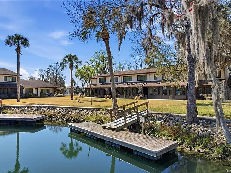 1637 SE Paradise Cir #204 — Photo 3