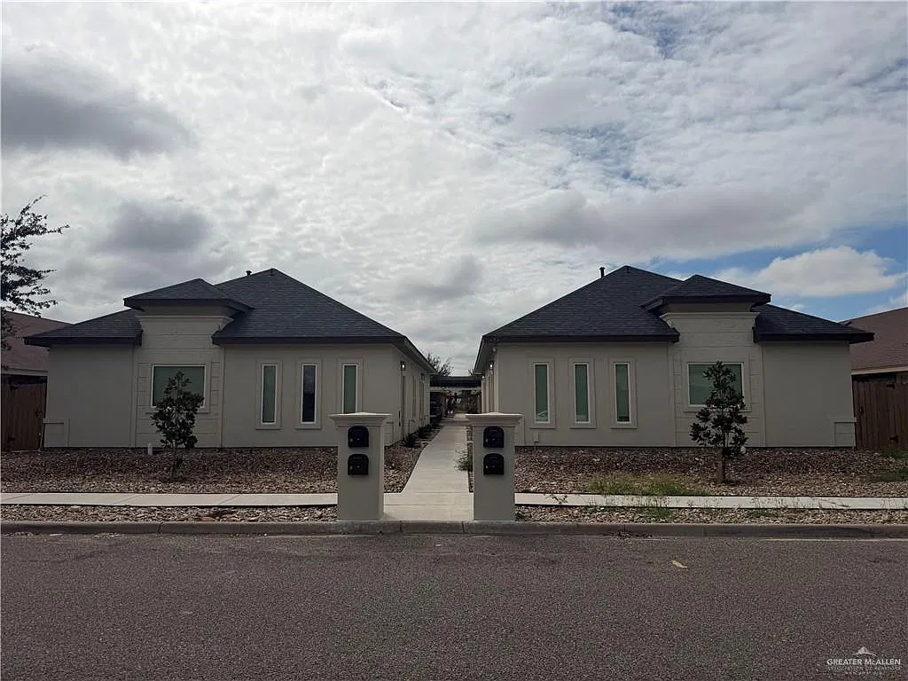 2 bed, 2.0 bath, 961 sqft, $1,200 — Photo 1