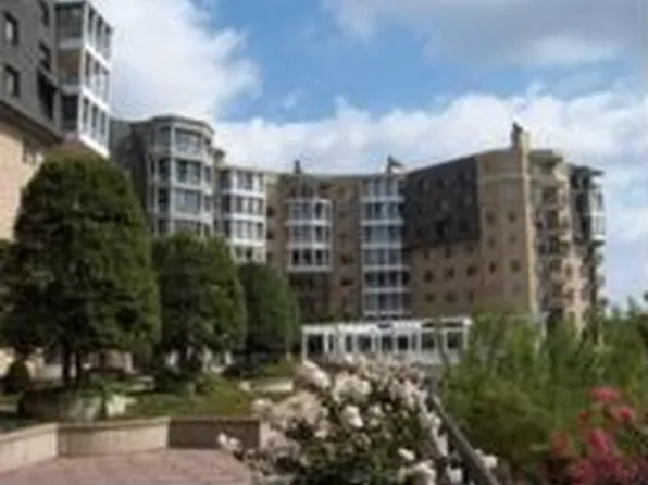 1250 S Washington St Unit 318, Alexandria, VA 22314