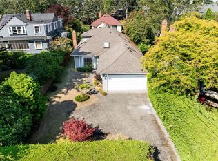 1376 Oliver St, Oak Bay, BC V8S 4X2