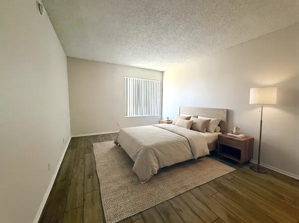 IMT 14227 Vanowen, 14227 Vanowen St #207, Van Nuys, CA 91405