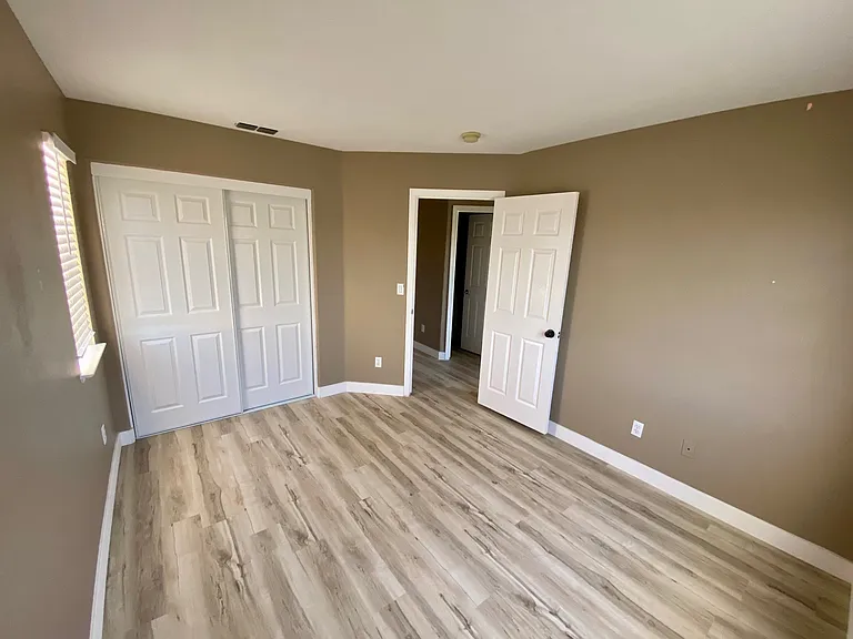 1422 Parkington Ln — Photo 9