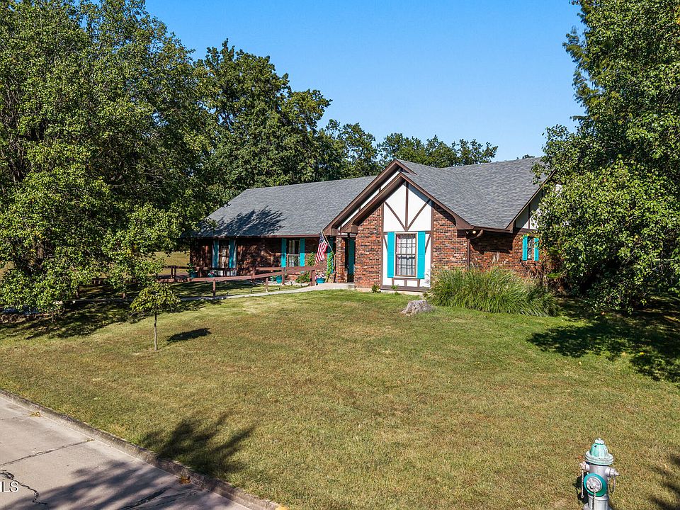 1st image of 801 Bradley Ln