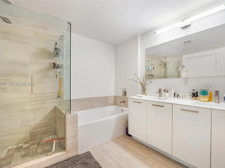 1300 Brickell Bay Dr #1003 — Photo 8