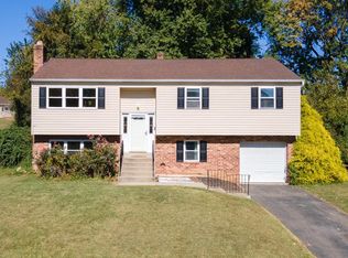 711 Carole Dr, Upper Chichester, PA 19014