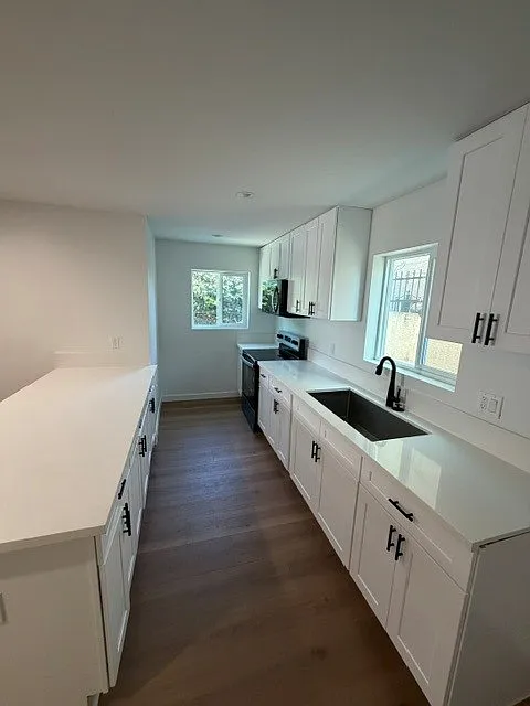 432 W 50th St — Photo 2