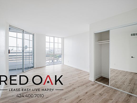 3rd image of 4320 S Centinela Ave #302