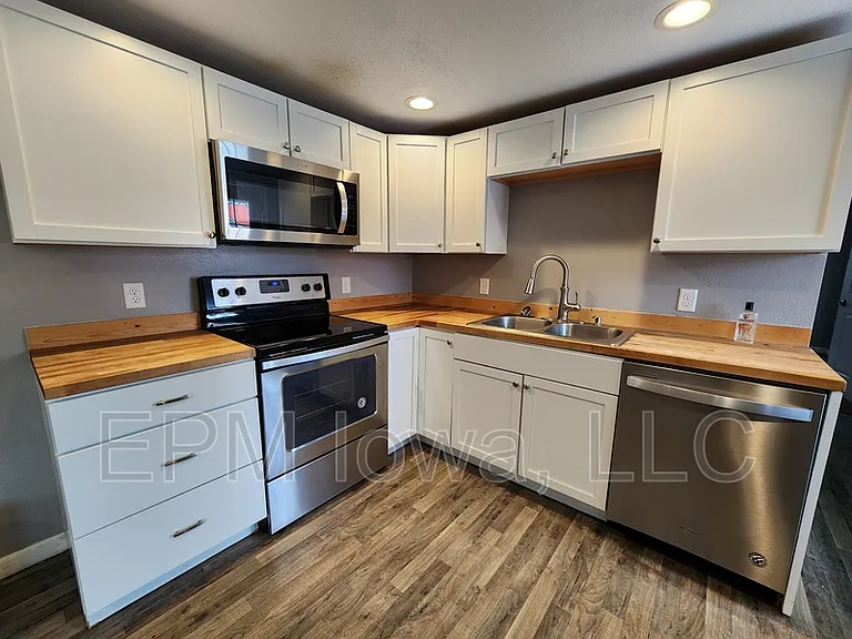 609 1st St W #E — Photo 3