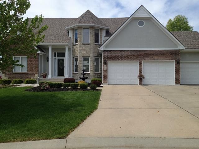 1st image of 218 SE Windsboro Ct